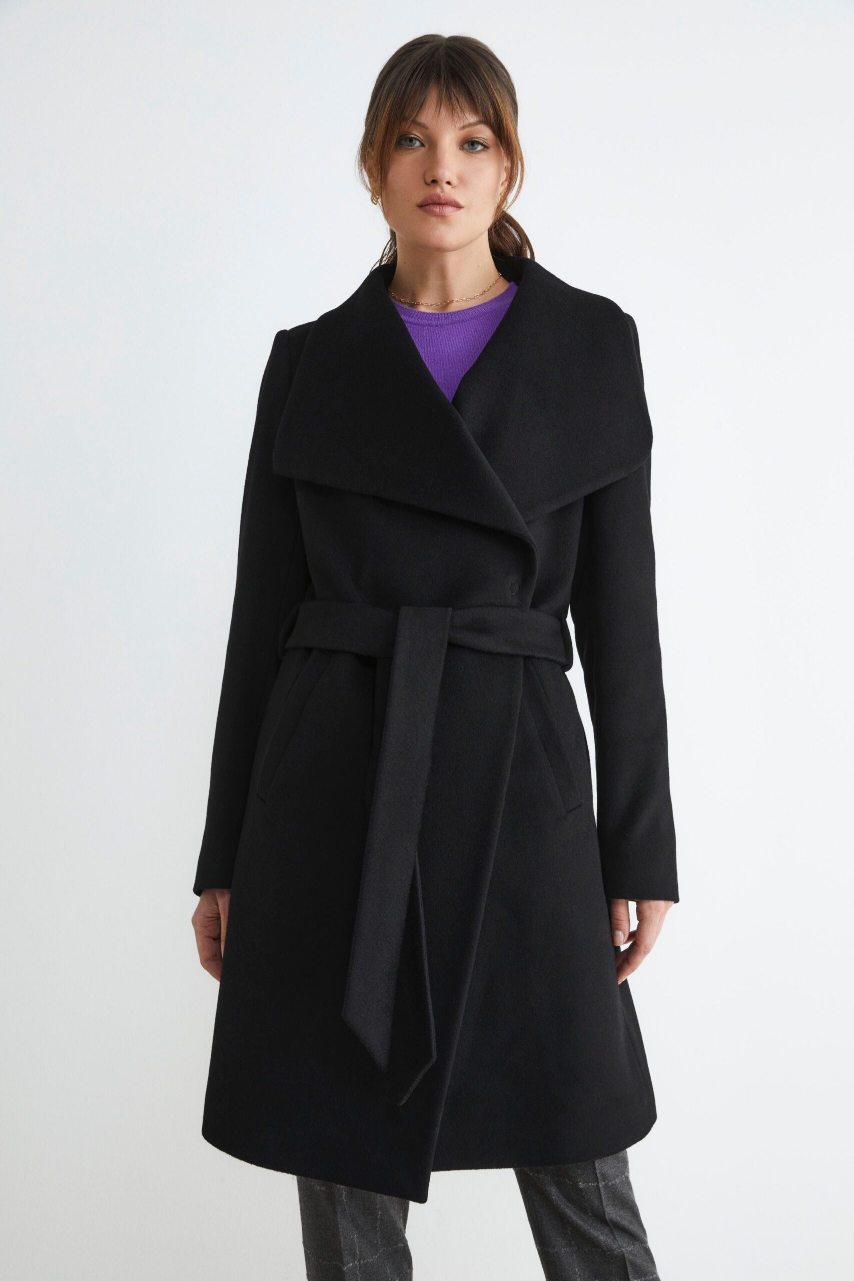 cappotto-nero-con-cintura-986aet-1.jpg