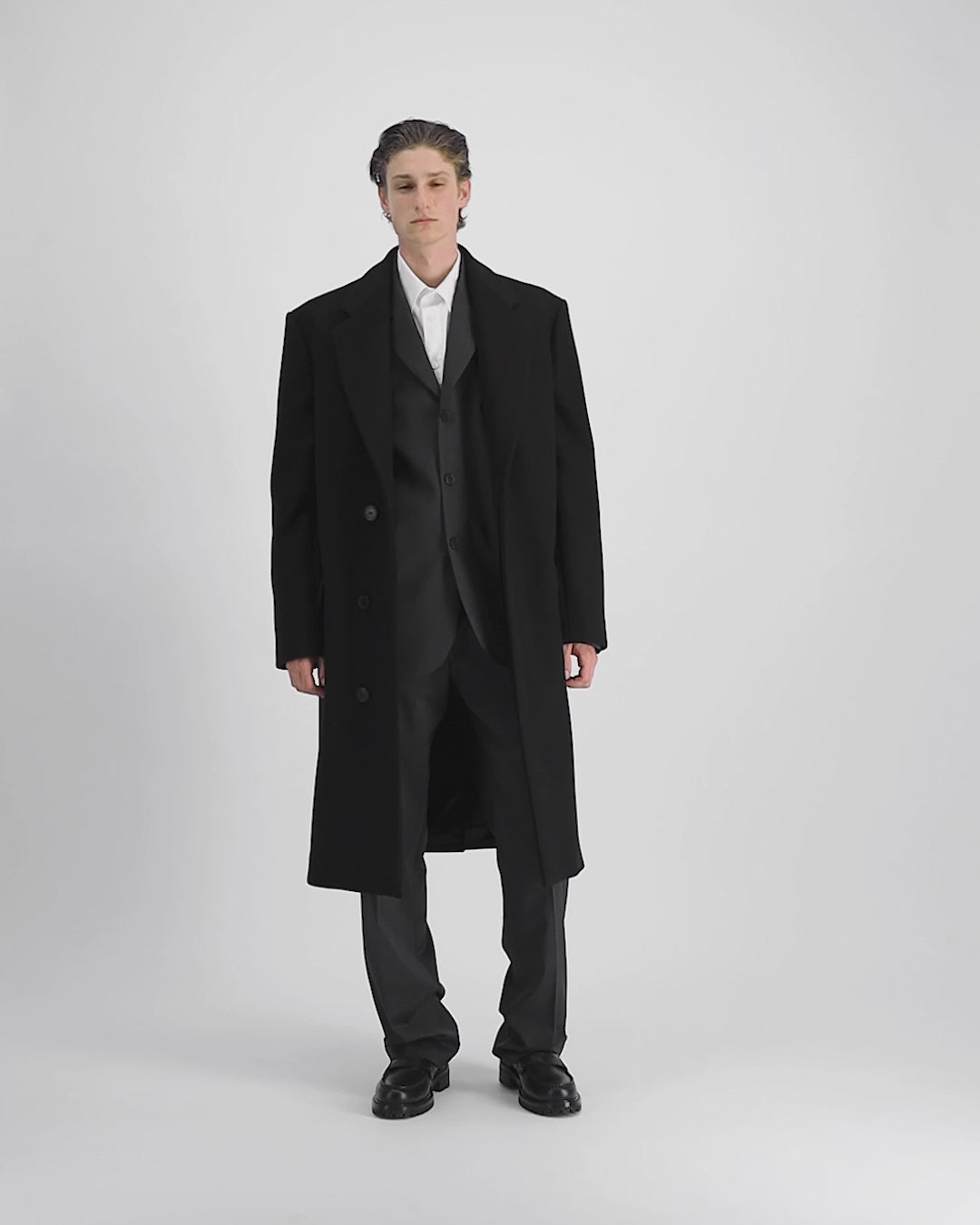 cappotto-nero-lungo-uomo-637hli-1.jpg